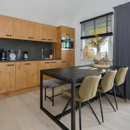 Pet Friendly In With View Holiday home Kerkdriel